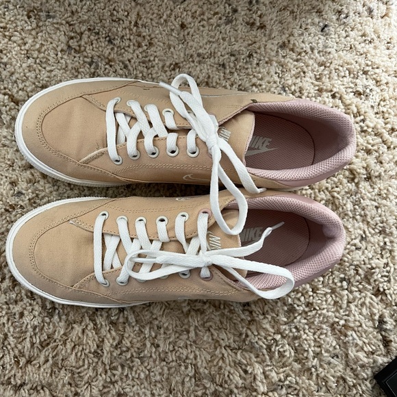 Nike sneakers - Picture 2 of 6